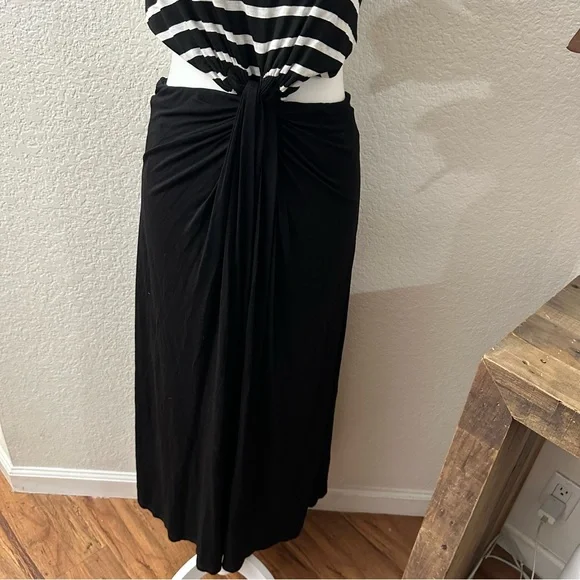 A.L.C BLACK WHITE SPRIPE SLEEVELESS SIDE CUT OUT JERSEY DRESS size small